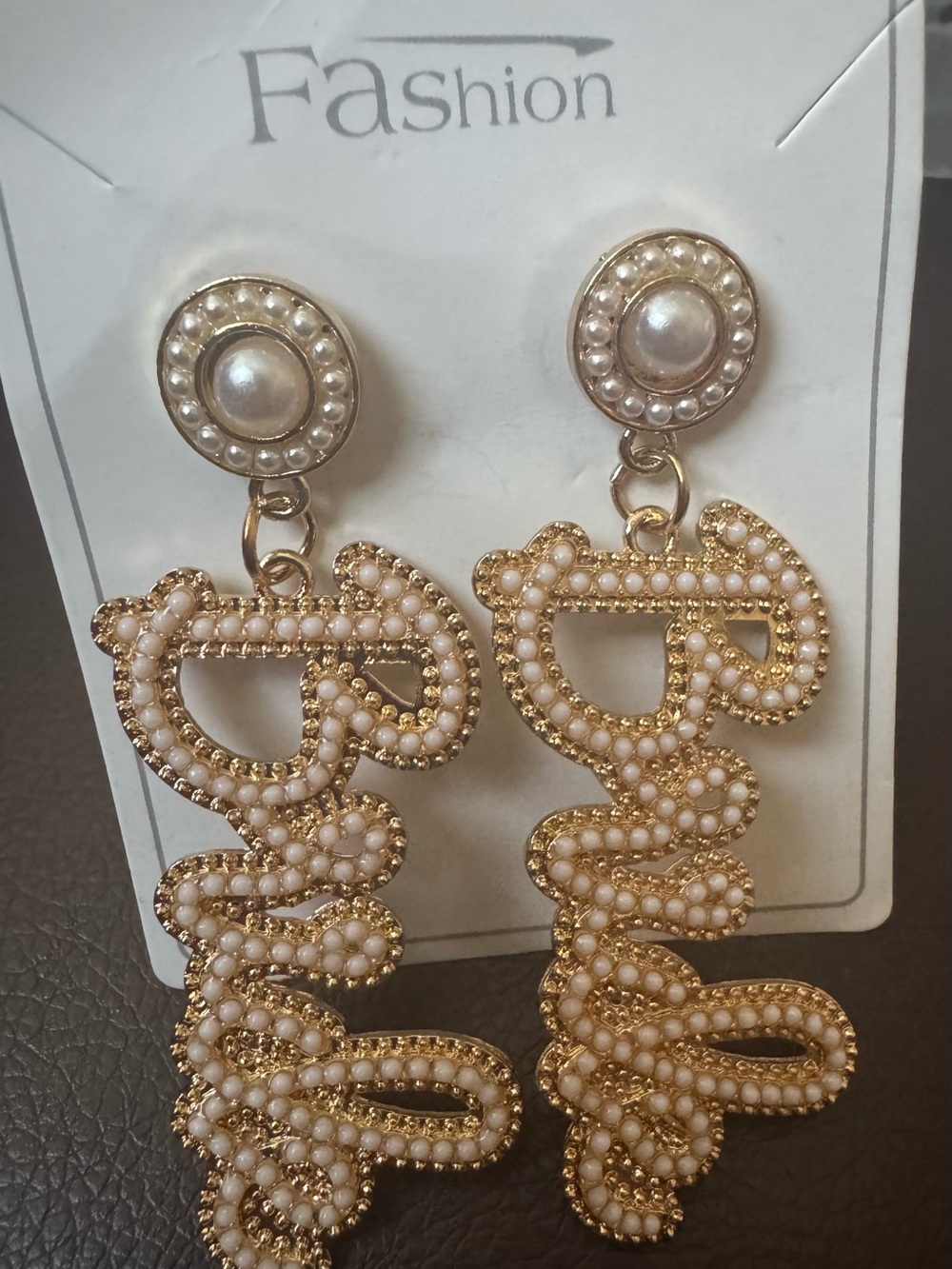 NWT Gold and White 'Bride' Script Pearl Accent Earrings, Wedding, Bachelorette